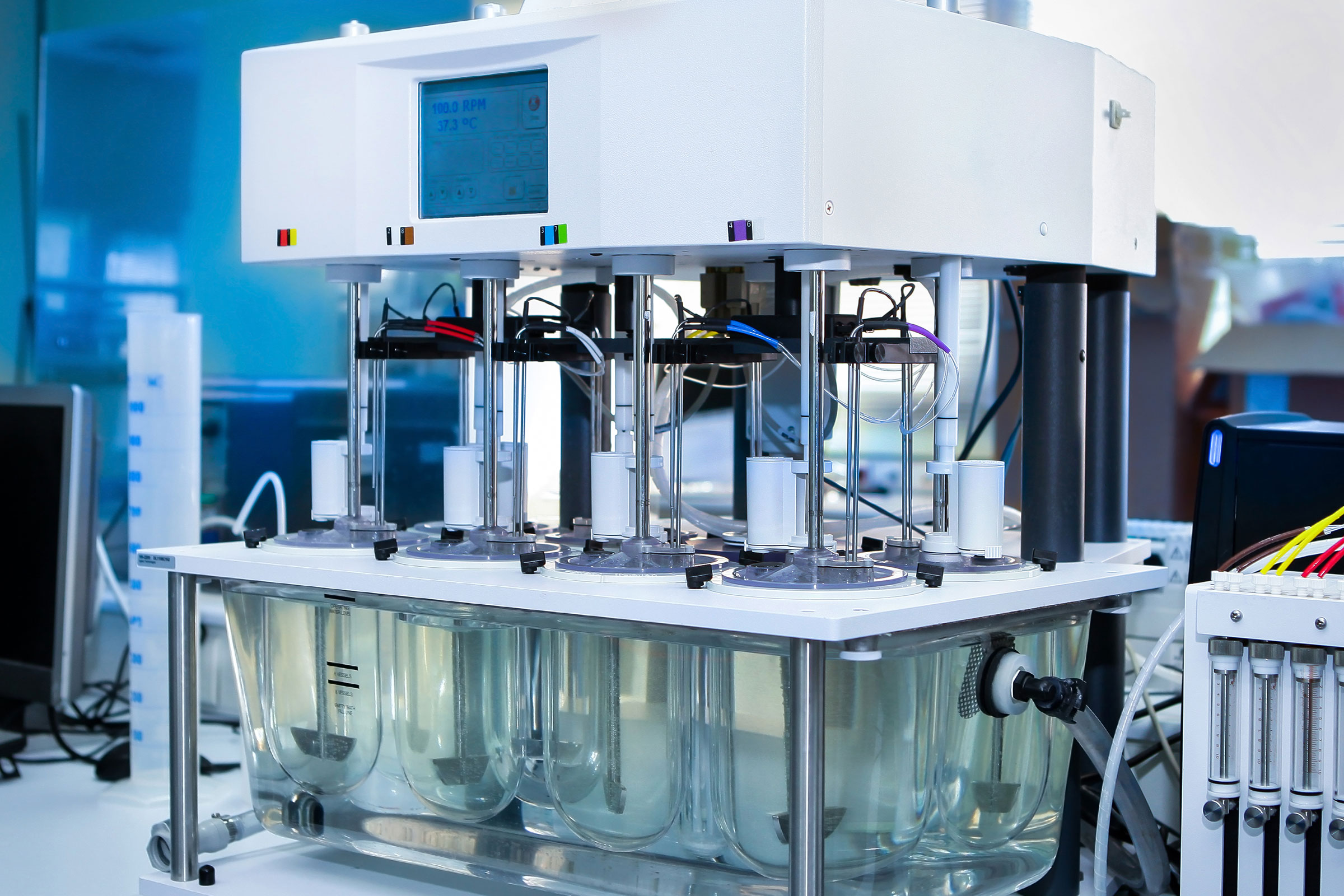 cirQum-audits-auftragslabore Dissolutionstester (dissolution tester) im pharmazeutischen Labor.