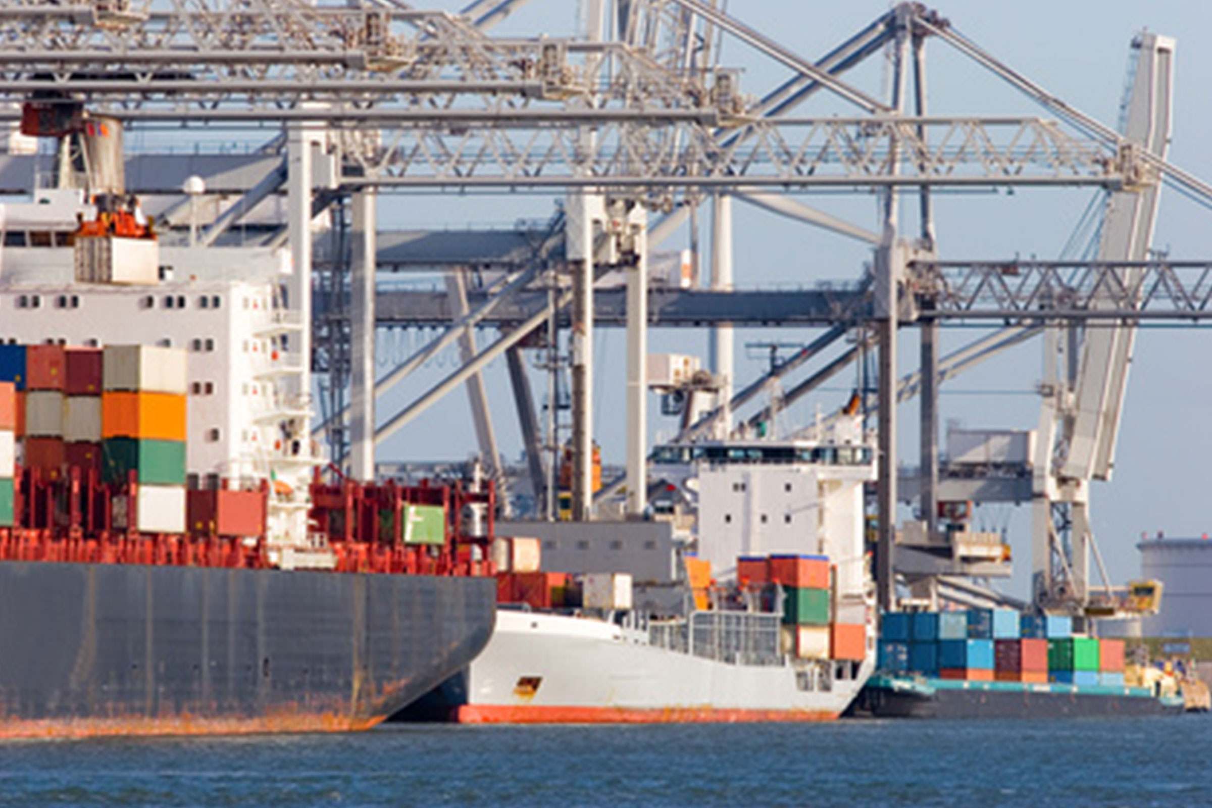 cirQum-audits-lager Verladestation eines Containerhafens.